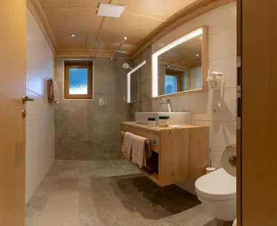 Ein Badezimmer in der Unterkunft Gasthof Tannen - Alm