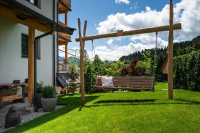 Ein Garten an der Unterkunft KaiserMoments