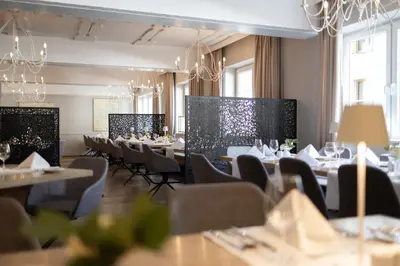Ein Restaurant oder anderes Speiselokal in der Unterkunft Q! Hotel Maria Theresia