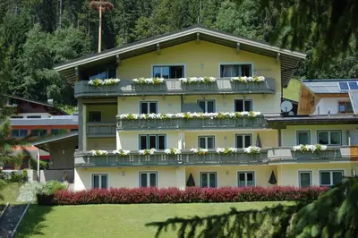 Das Gebäude in dem sich das Aparthotel befindet