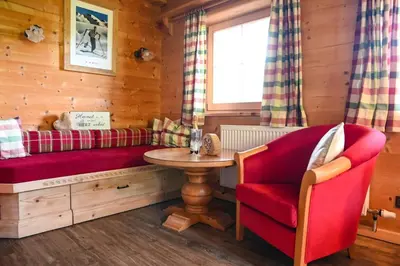 Ein Sitzbereich in der Unterkunft Ferienhaus Schneiderhäusl Zillertal