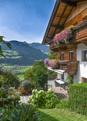 Ein allgemeiner Bergblick oder ein Berglick von der Ferienwohnung aus