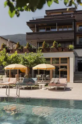 Der Swimmingpool an oder in der Nähe von Mari Pop Hotel
