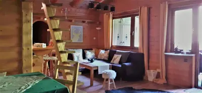 Ein Sitzbereich in der Unterkunft AlpinResort DerBacherhof