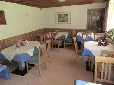 Ein Restaurant oder anderes Speiselokal in der Unterkunft Aparthotel Garni Schranz