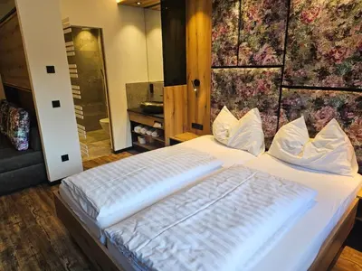 Ein Bett oder Betten in einem Zimmer der Unterkunft first mountain Hotel Zillertal