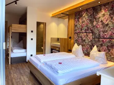 Ein Bett oder Betten in einem Zimmer der Unterkunft first mountain Hotel Zillertal