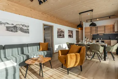 Ein Sitzbereich in der Unterkunft AlpenParks Hotel & Apartment Taxacher