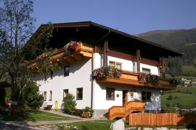Ein allgemeiner Bergblick oder ein Berglick von der Pension aus