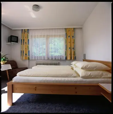 Ein Bett oder Betten in einem Zimmer der Unterkunft Pension Kristall