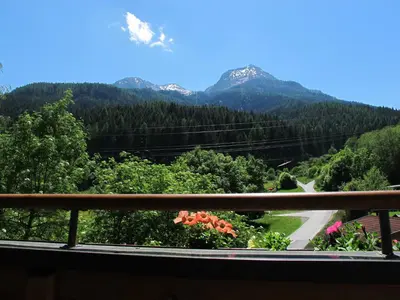 Ein allgemeiner Bergblick oder ein Berglick von der Pension aus