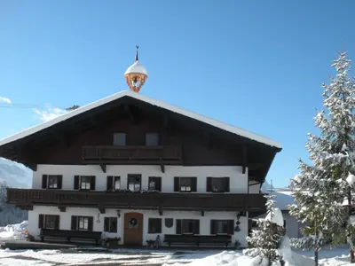 Das Gebäude in dem sich der Bauernhof befindet
