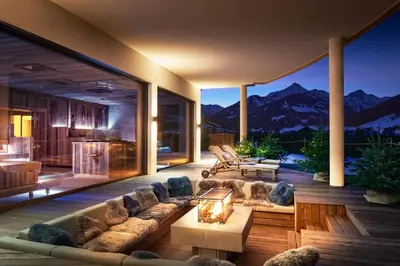 Ein allgemeiner Bergblick oder ein Berglick von des Hotels aus