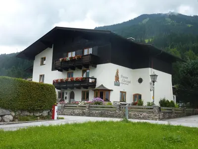 Ein allgemeiner Bergblick oder ein Berglick von der Ferienwohnung aus