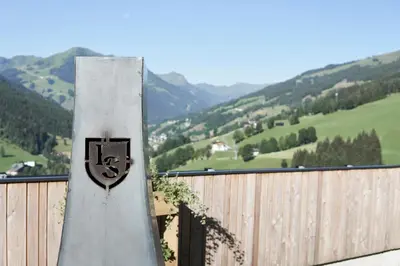 Ein allgemeiner Bergblick oder ein Berglick von des Bed & Breakfasts aus
