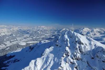 Ein allgemeiner Bergblick oder ein Berglick von der Ferienwohnung aus