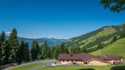 Ein allgemeiner Bergblick oder ein Berglick von der Pension aus