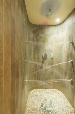 Ein Badezimmer in der Unterkunft Bruggerhof - Camping, Restaurant, Hotel