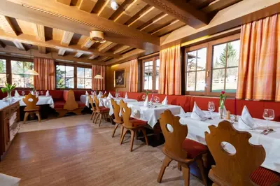 Ein Restaurant oder anderes Speiselokal in der Unterkunft Bruggerhof - Camping, Restaurant, Hotel