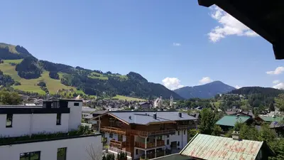 Ein allgemeiner Bergblick oder ein Berglick von der Pension aus