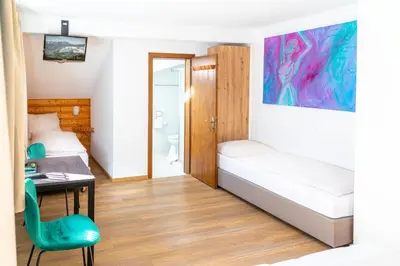 Ein Bett oder Betten in einem Zimmer der Unterkunft Sаfestay Kitzbühel Alpine l Self-Check-In