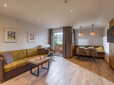 Ein Sitzbereich in der Unterkunft Aparthotel Bergland