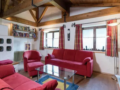 Ein Sitzbereich in der Unterkunft Apartment in Niedernsill near Zell am See Ski Lift