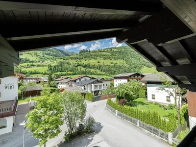 Ein allgemeiner Bergblick oder ein Berglick von der Ferienwohnung aus