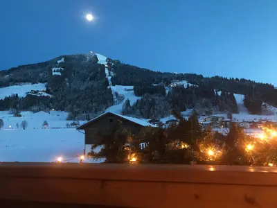 Ein allgemeiner Bergblick oder ein Berglick von der Ferienwohnung aus