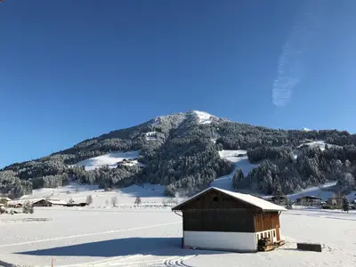 Ein allgemeiner Bergblick oder ein Berglick von der Ferienwohnung aus