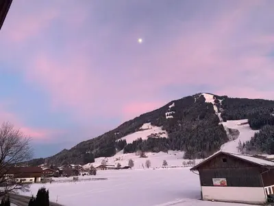 Ein allgemeiner Bergblick oder ein Berglick von der Ferienwohnung aus