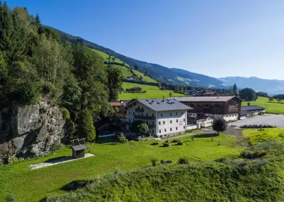 Naturlandschaft in der Nähe of country house