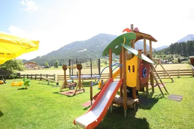 Ein Kinderspielbereich in der Unterkunft Loipenstubn