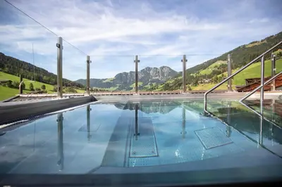 Ein allgemeiner Bergblick oder ein Berglick von des Hotels aus