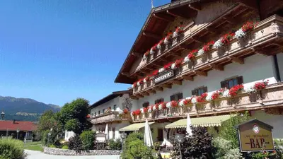 Ein allgemeiner Bergblick oder ein Berglick von of country house aus