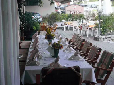 Ein Restaurant oder anderes Speiselokal in der Unterkunft Landgasthof Dorferwirt