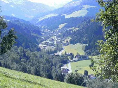 Naturlandschaft in der Nähe of country house