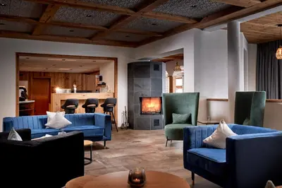 Ein Sitzbereich in der Unterkunft Panoramahotel Burgeck