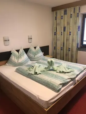 Ein Bett oder Betten in einem Zimmer der Unterkunft Gastehaus Egger