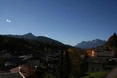 Ein allgemeiner Bergblick oder ein Berglick von der Ferienwohnung aus