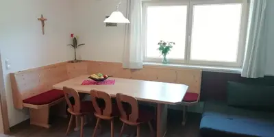 Ein Sitzbereich in der Unterkunft Ferienwohnung Thanner