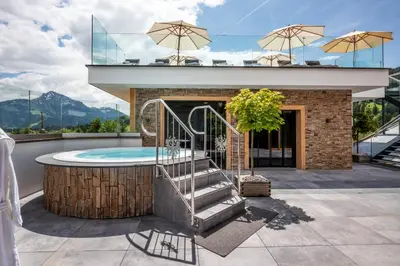 Ein allgemeiner Bergblick oder ein Berglick von des Hotels aus