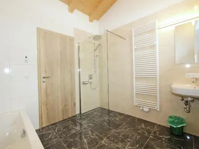 Ein Badezimmer in der Unterkunft Holiday Home Zell am Ziller Ski Lift