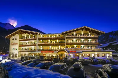 Ein allgemeiner Bergblick oder ein Berglick von des Hotels aus
