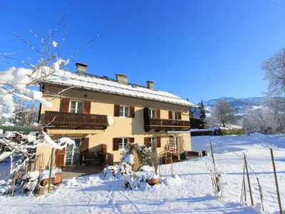 Apartment Kitzbuhel near Ski Slopes im Winter