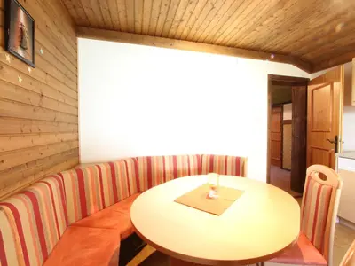 Ein Sitzbereich in der Unterkunft Spacious Apartment near Ski Area in Mittersill