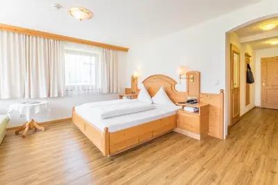 Ein Bett oder Betten in einem Zimmer der Unterkunft Hotel Riedl im Zillertal