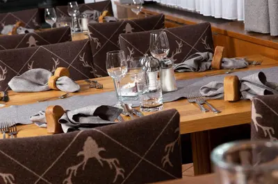 Ein Restaurant oder anderes Speiselokal in der Unterkunft Hotel Tannenberg