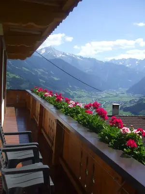 Ein allgemeiner Bergblick oder ein Berglick von der Ferienwohnung aus