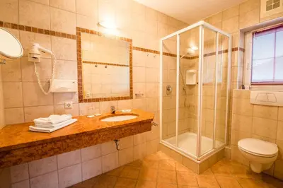 Ein Badezimmer in der Unterkunft Hotel Grundlhof
